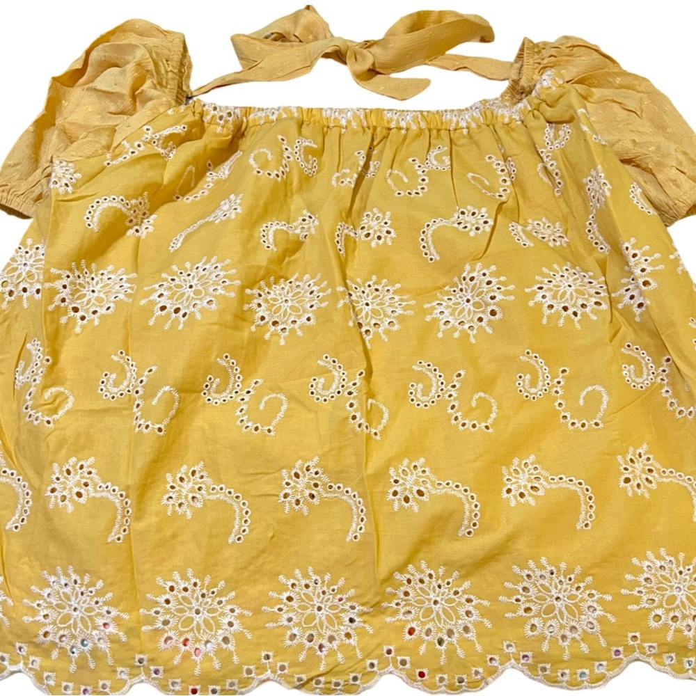 BRAND NEW! EMMA AND GRACE SUNFLOWER EYELET RELAXED FLOWY FIT BLOUSE. 3XL,GOLDEN